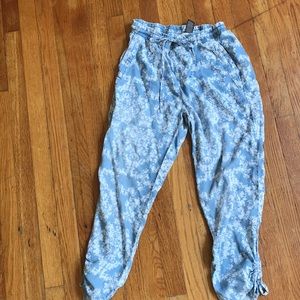 Knox rose blue white floral cropped pants xs